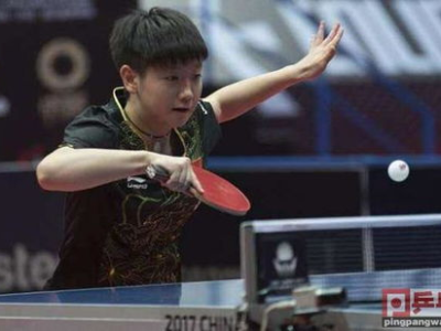 孙颖莎冰敷左脚：赛场拼搏背后的伤痛关怀