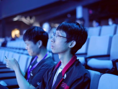 AG战队力克RNGM，荣耀巅峰对决再掀电竞热潮